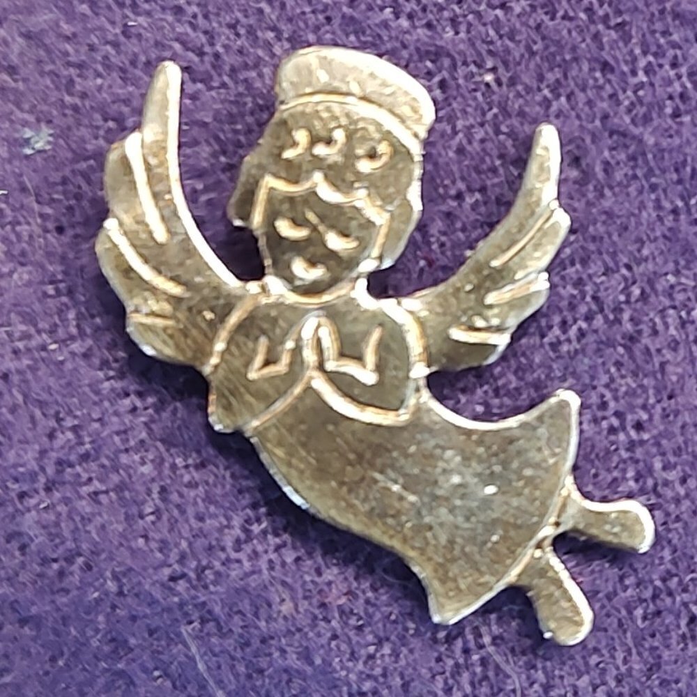 Gold Tone Guardian Angel Wings Lapel Pin